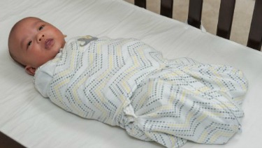 swaddle newborn for naps