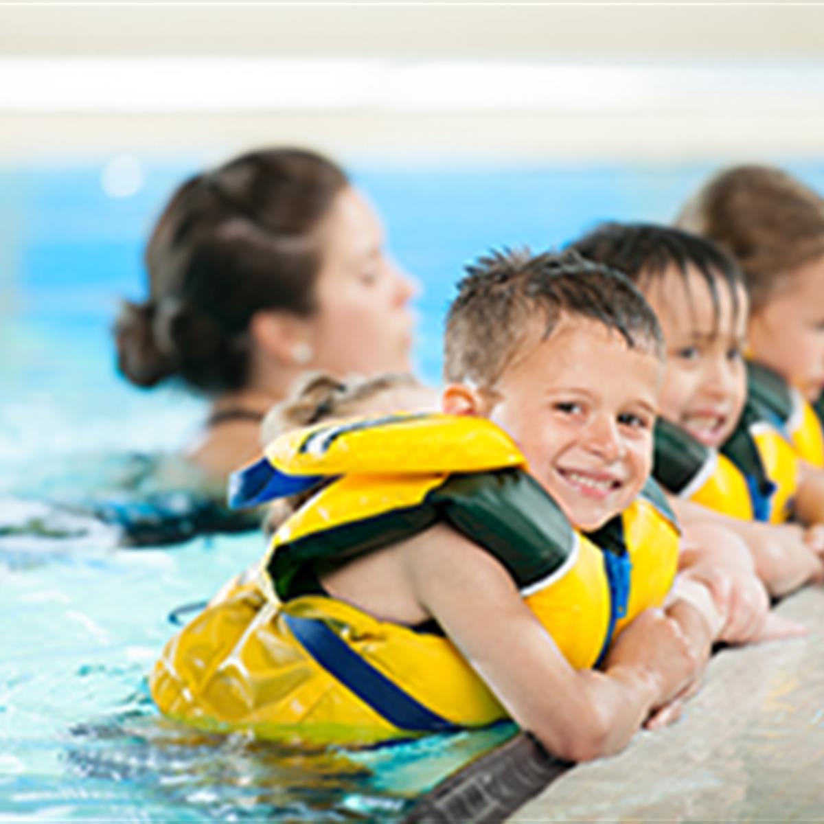 El éxito del calcetín de agua para evitar cortes en la piscina: “Tendemos a  sobreproteger al niño