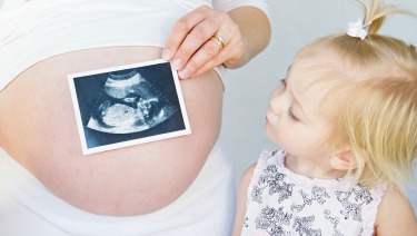 Como Debemos Preparar A Nuestros Hijos Mayores Para Su Nuevo Hermanito O Hermanita Healthychildren Org