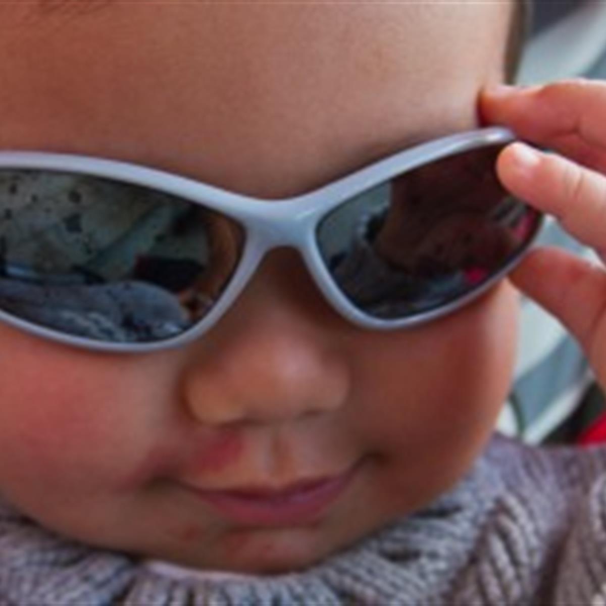 10 razones por las que los niños deben usar anteojos de sol en