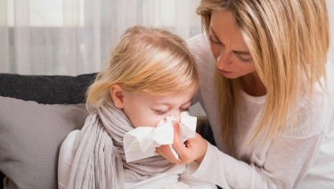 Cómo tratar el resfriado o la influenza (gripe) de su hijo ...