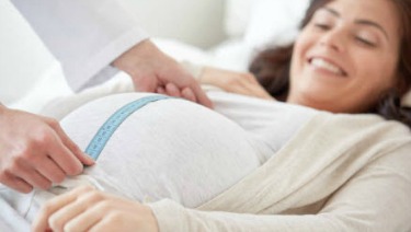 measuring pregnant belly