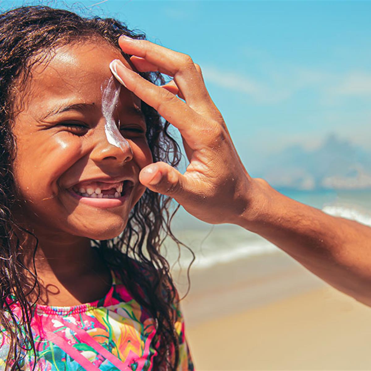 What's the best way to protect kids’ skin from sunburn